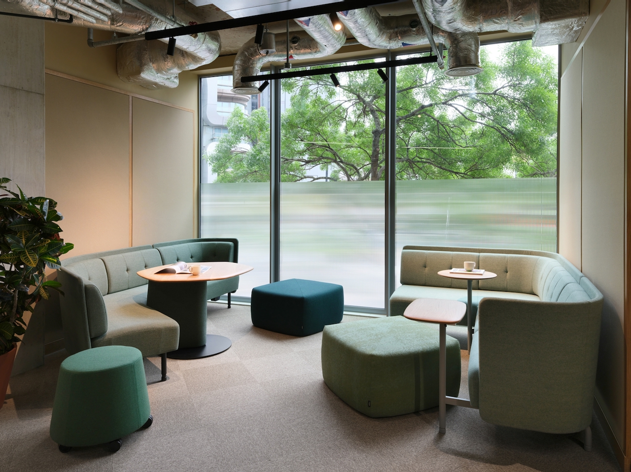 The adjacencies between different product ranges have been carefully considered to create focus and space around each product zone. Deep window bays have been converted into a series of booths. Lining the walls in acoustic fabric and obscuring the bustle of City Road with reeded window film has created a serene setting from which to display smaller groups of furniture.