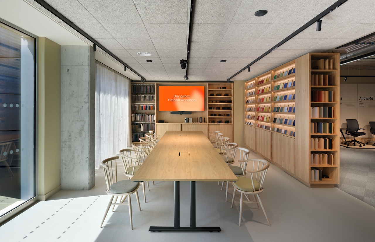 The generously proportioned Materials Library is an important part of the showroom experience, a zone where clients can touch down after a tour of the showroom floor, view product samples and finishes, explore components and details and finalise designs and orders. The space is designed to bring people together, doubling up as a flexible events space for talks and launches and day to day as a social space with a kitchen and dining area and adjoining outdoor terrace. 